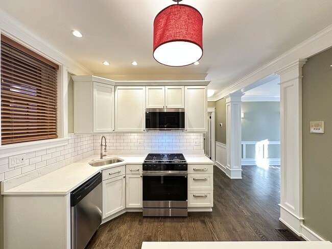 Foto del edificio - 1410 W Cornelia Ave