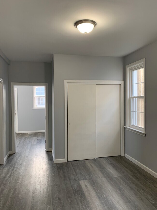 Building Photo - 729 McCandless Pl