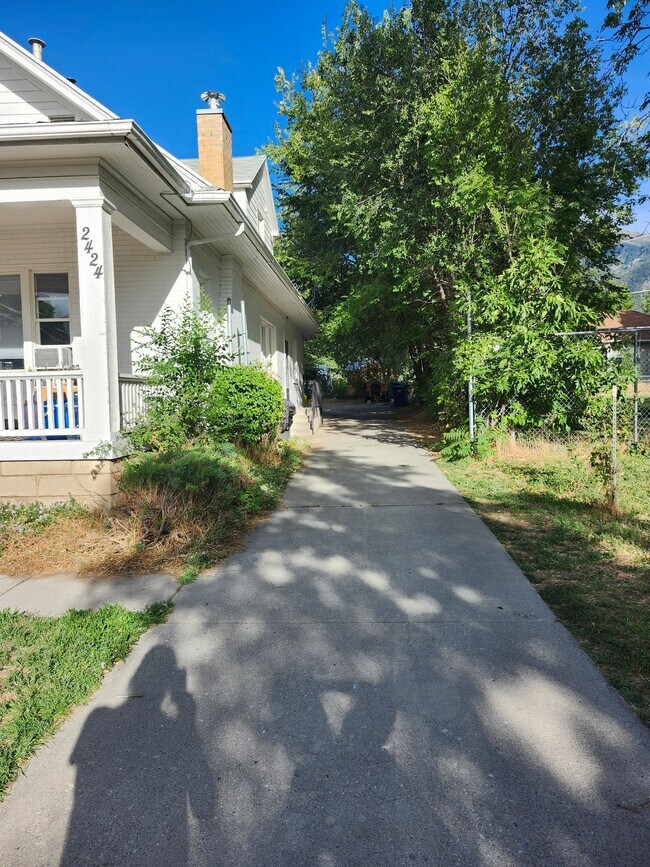 Foto del edificio - 2424 Jackson Ave