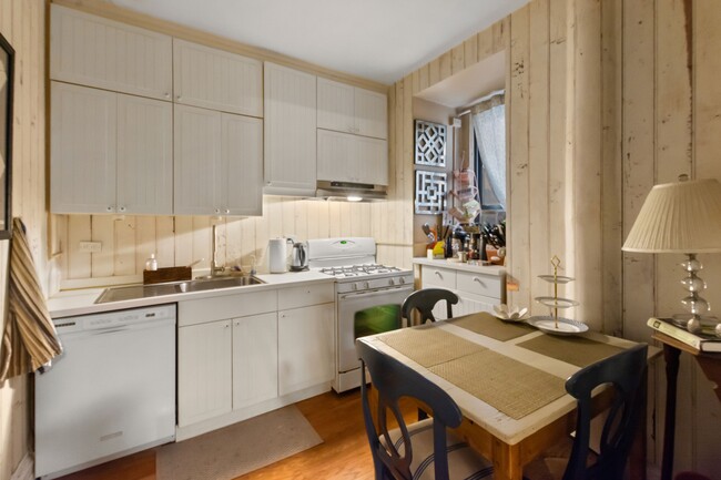 Building Photo - 205 W 57th St