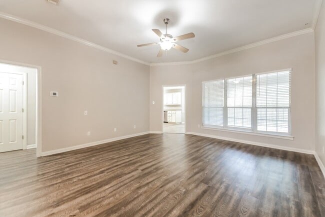 Building Photo - 1105 Brookhaven Dr