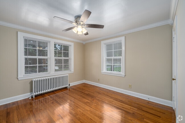 El Clifton 2BR, 1BA - 864SF - Dormitorio principal - Woodmont Terrace