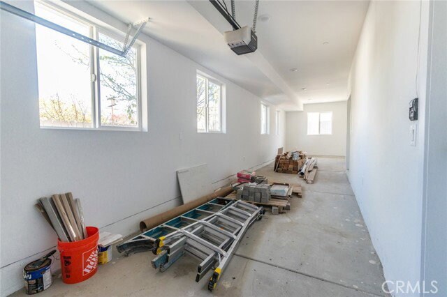 Foto del edificio - 5144 Riverton Ave