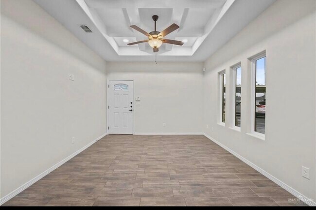 Building Photo - 908 W La Pointe Ave