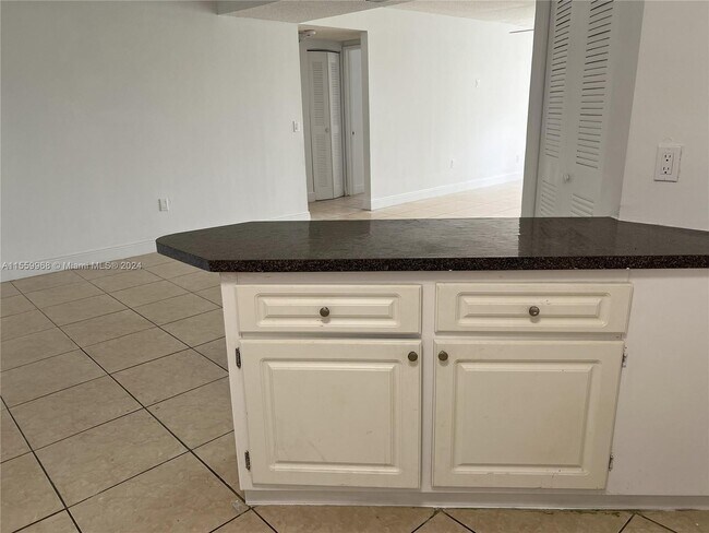 Foto del edificio - 6155 NW 186th St