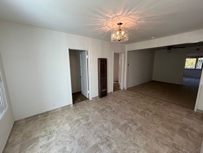 Building Photo - Lovely house for rent: 4 bed 1.75 bath in ...