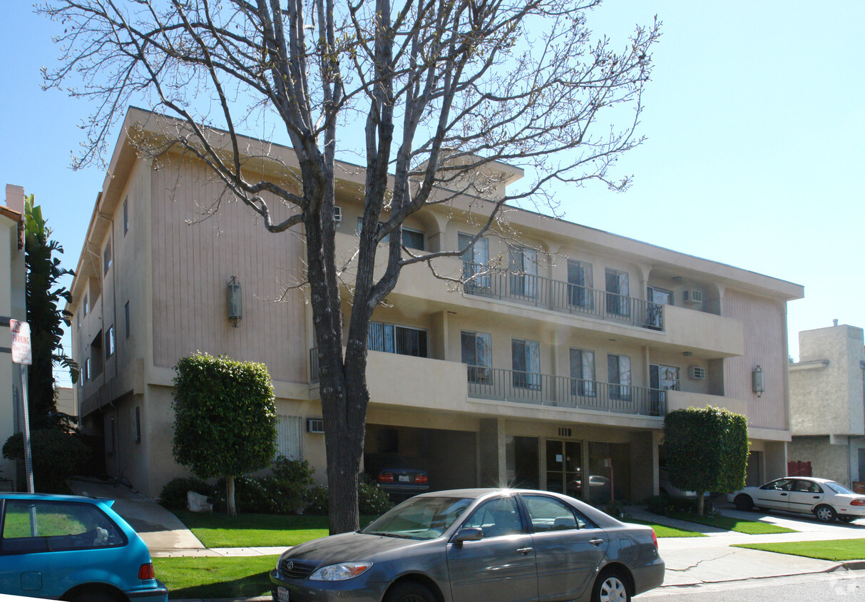 Building Photo - Oakhurst Apartment's