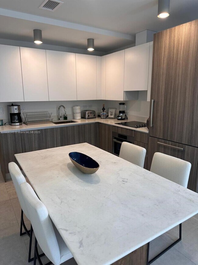 Foto del edificio - 239 SW 9th St