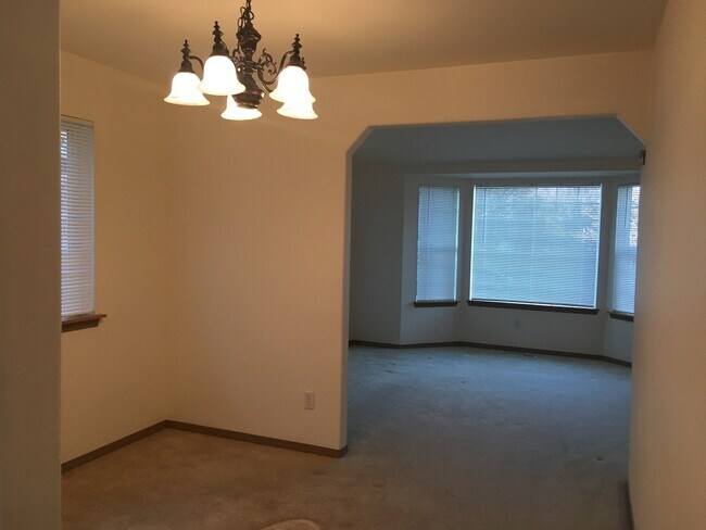 Foto del edificio - 8400 49th Loop SE