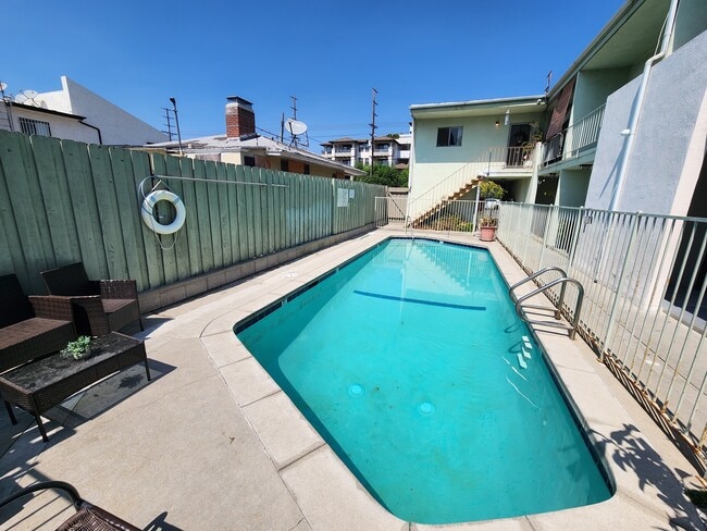 Building Photo - 12744 Moorpark St