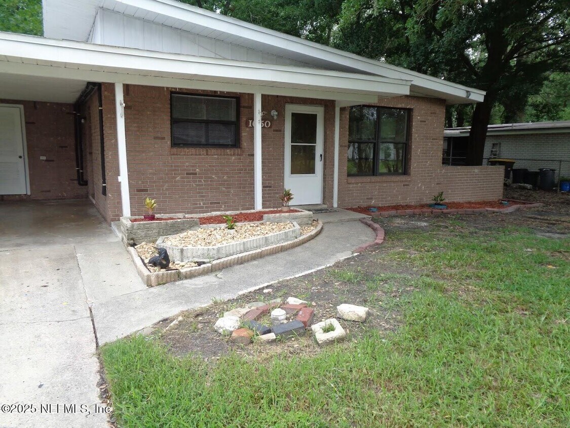 Foto principal - 1050 Mantes Ave