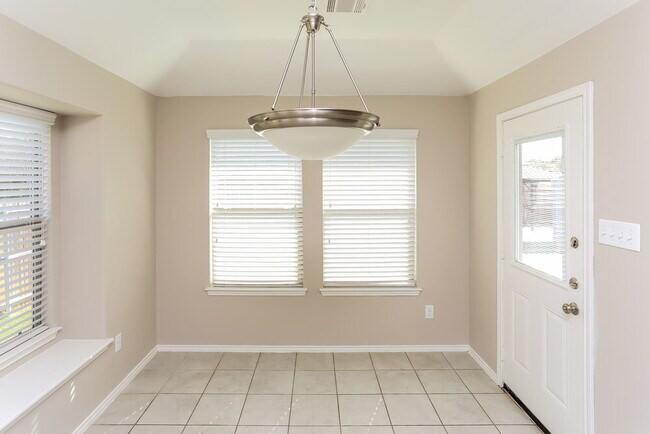 Building Photo - 2101 Blakely Ct