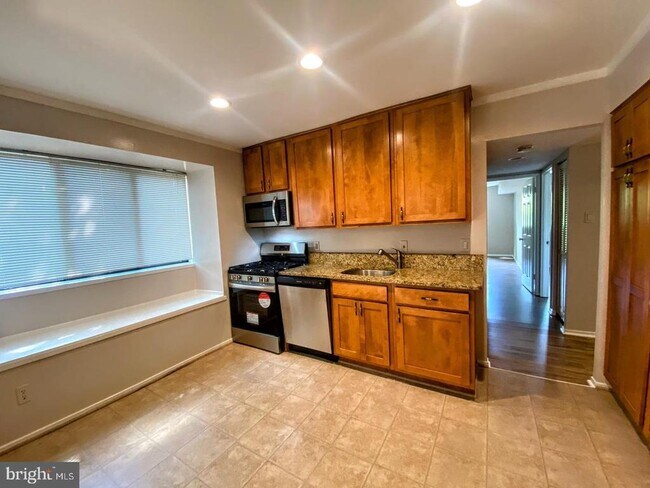 Foto del edificio - 1646 Parkcrest Cir
