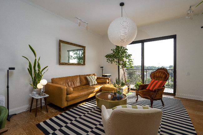Foto del edificio - 717 Riverside Dr