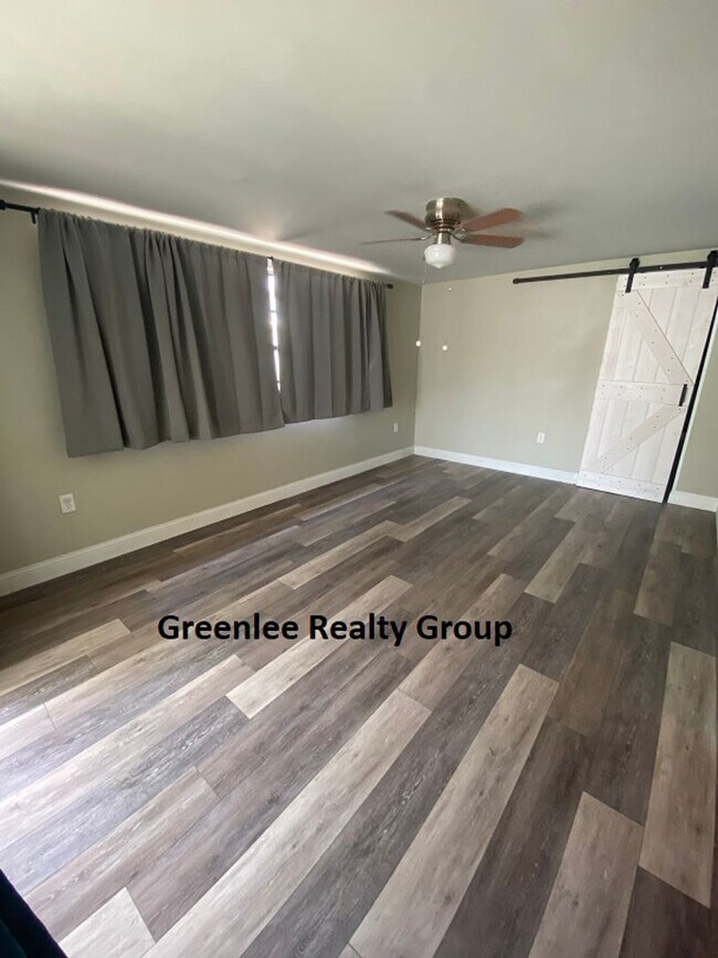 Foto del edificio - Fully Updated 3 Bed/2Bath Pool Home in New...