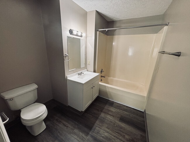 Building Photo - Tanasi Bend Apartments