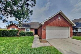 Building Photo - 383 Hyland Ln