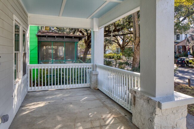 Building Photo - 2 Bed, 2 Bath Available Now!