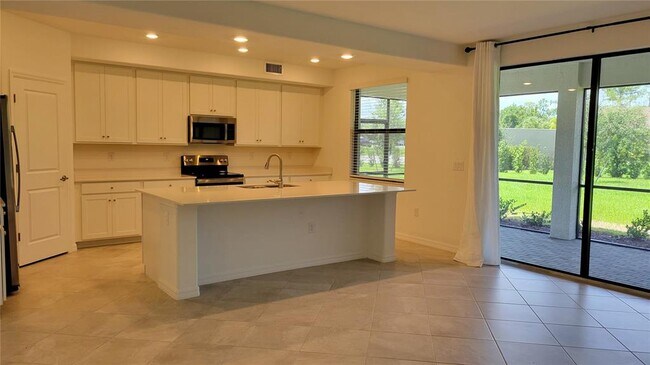 Building Photo - 5687 N Honore Ave