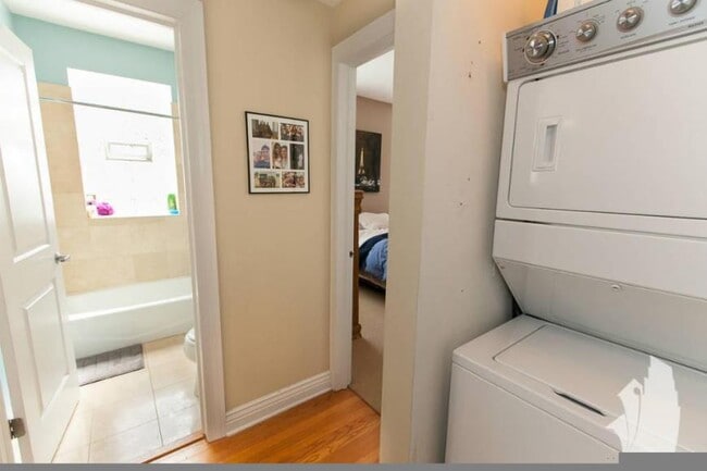 Building Photo - 1 bedroom in Chicago IL 60640