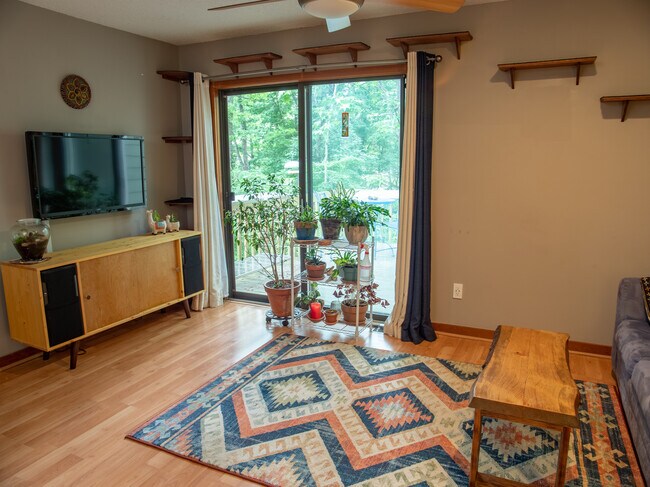 Foto del edificio - 210 Cedarwood Ln