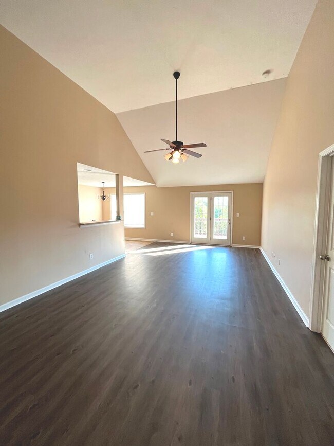 Foto del edificio - Available Now!  Beautiful ranch style home at Exit 1, pets allowed!