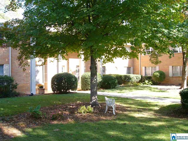 Building Photo - 2028 Lancaster Rd