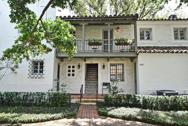 Swoope Ave Street Front - 544 N Knowles Ave