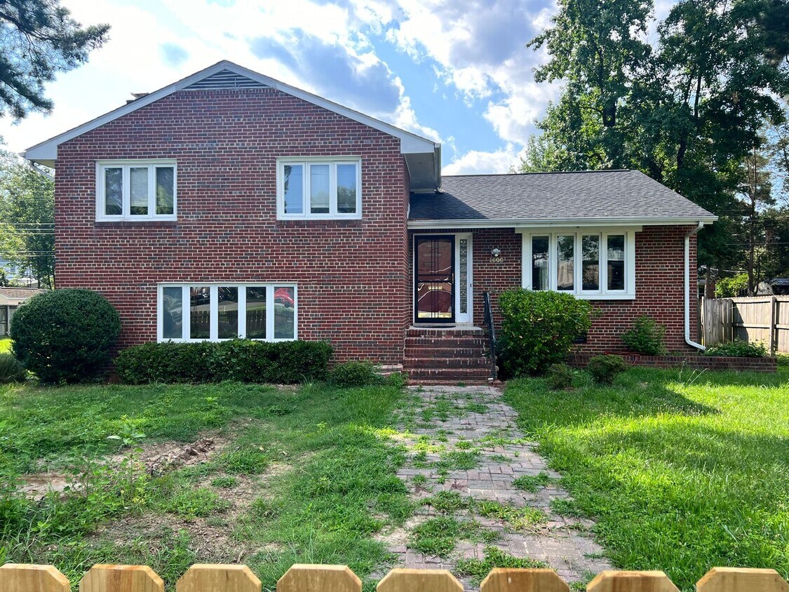 Primary Photo - Split Level Home near Willow Lawn