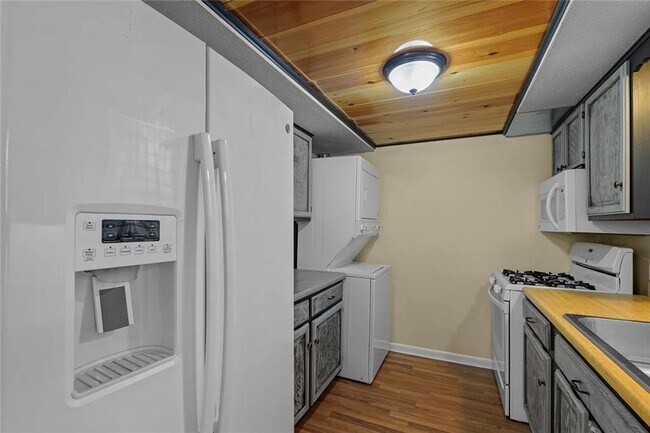 Building Photo - 467 Tower Hill Rd