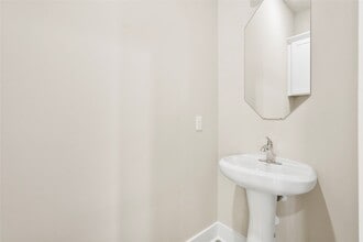 Building Photo - 2509 Des Chaumes St