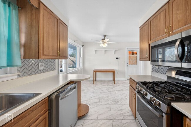 Foto del edificio - Gorgeous 3 Bedroom Home in Mount Prospect!