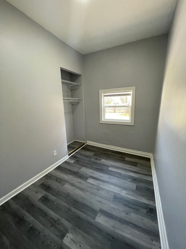 Building Photo - 2 Bed Home with Fenced Yard!