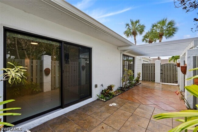 Building Photo - 879 Meadowland Dr