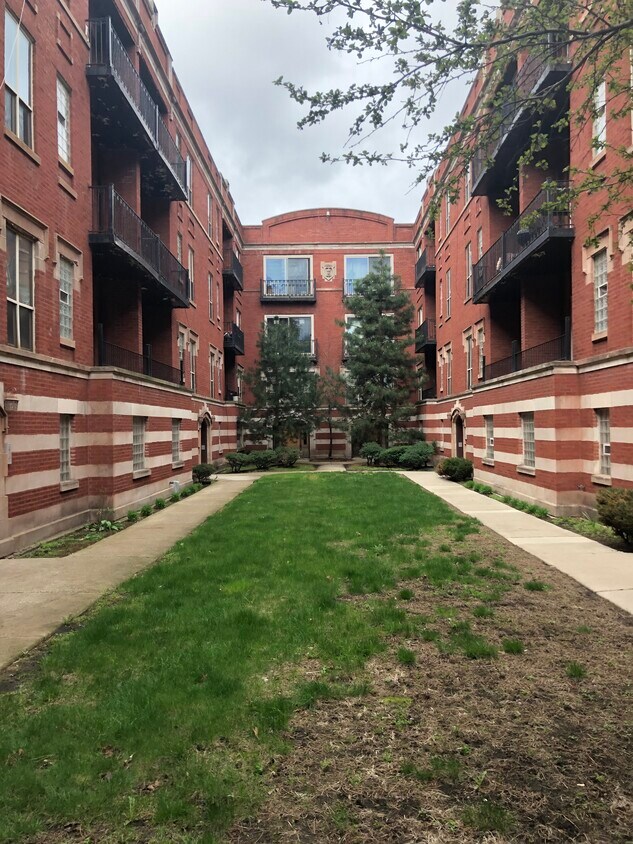 Foto principal - 5148 S King Dr