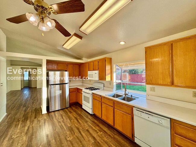 Foto del edificio - 27271 Prominence Rd