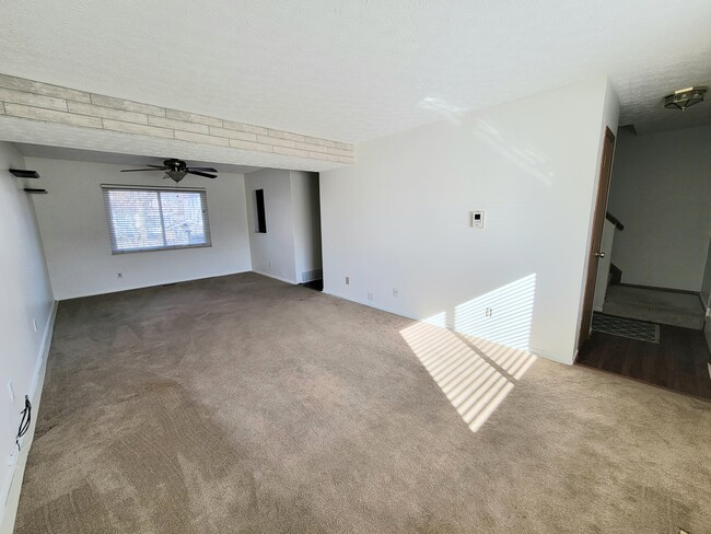 living room - 2432 Sawbury Blvd