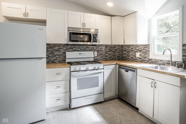 Foto del edificio - 5108 Sunny Meade Ln