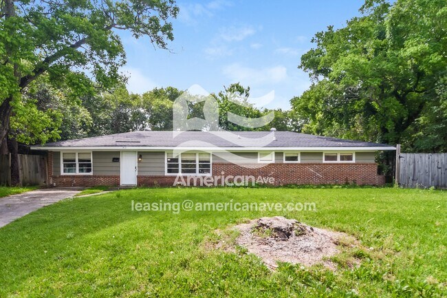 Foto del edificio - 1421 Narrow Ln Ct