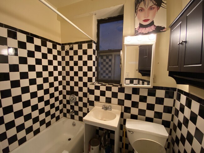 Foto del edificio - 447 W 37th St