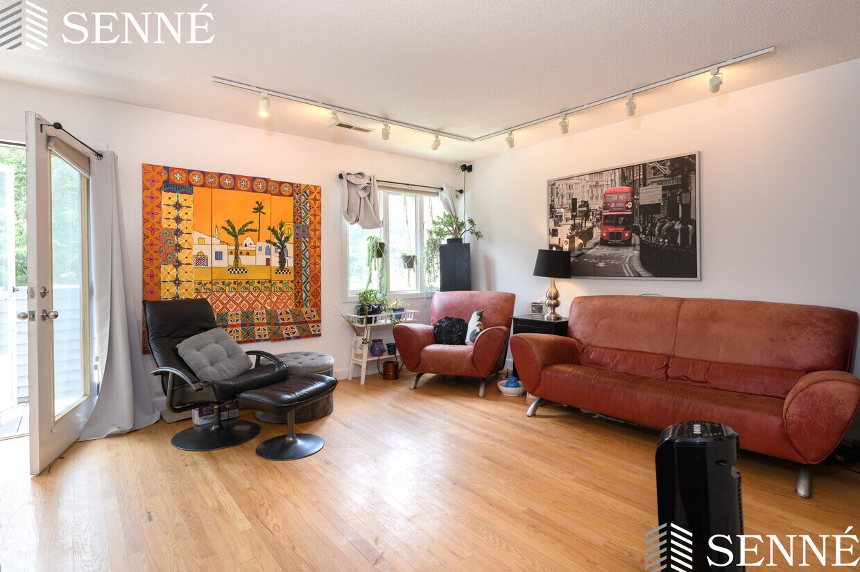Primary Photo - 48 Fresh Pond Ln