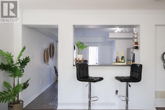 Photo du bâtiment - 3200 Bentley Dr