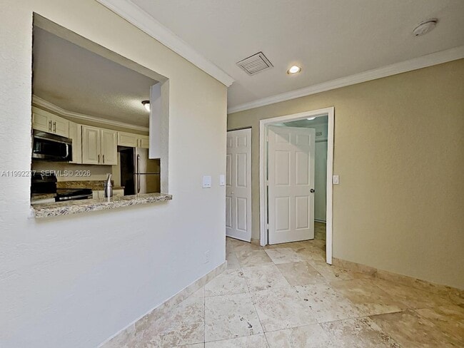 Building Photo - 800 SW 87th Terrace