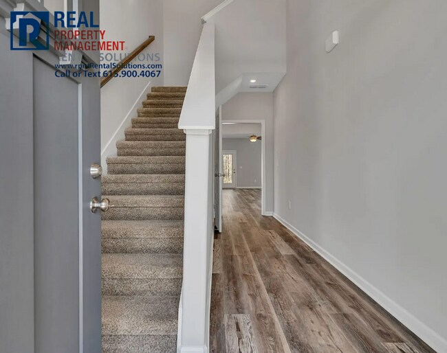 Foto del edificio - BRAND-NEW Stunning END-unit townhome in Manchester, attached garage!