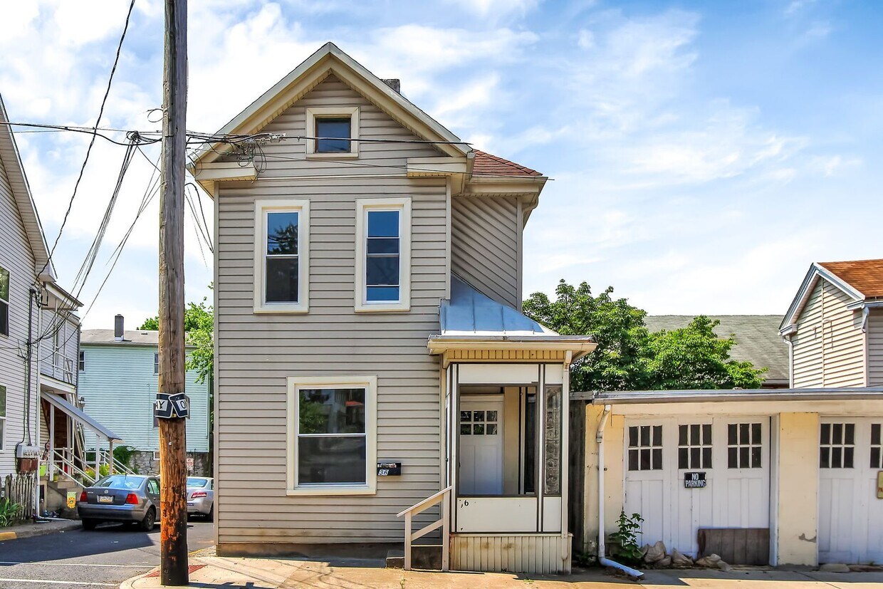 Foto principal - Available Now Spacious Three Bedroom in St...