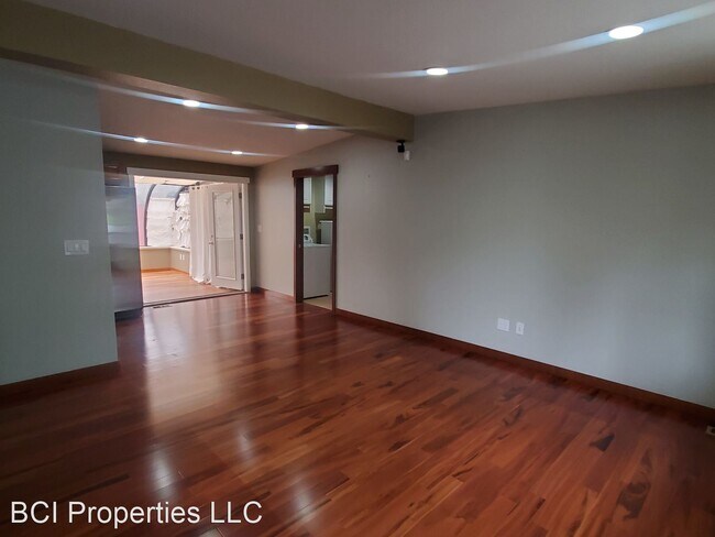 Foto del edificio - 2 br, 2 bath House - 11312 17th Ave E