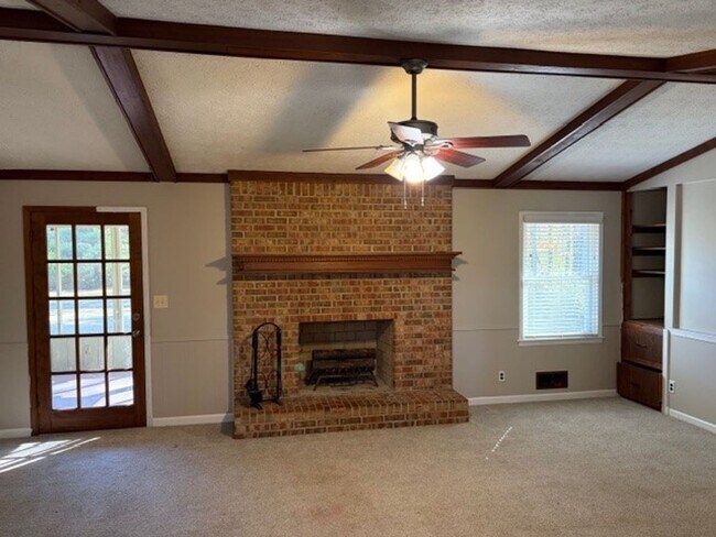 Building Photo - 185 Redwood Cir
