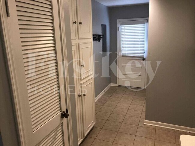 Building Photo - 11715 Parkriver Dr