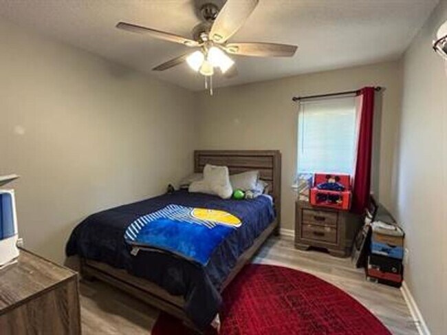 Foto del edificio - 1435 Firefinder Ln