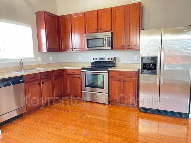 Building Photo - 1331 Piedmont Cir